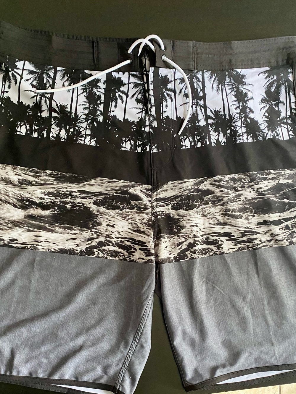 Old Navy California Men’s Board Shorts Size XL Palm Trees Black White Like Ne